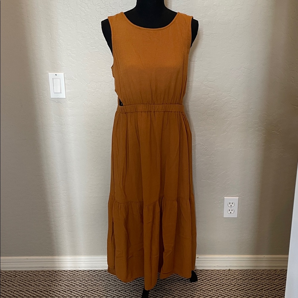 Sincerely Jules Sleevless Open Back Maxi Dress L Camel Defined Elastic Waist